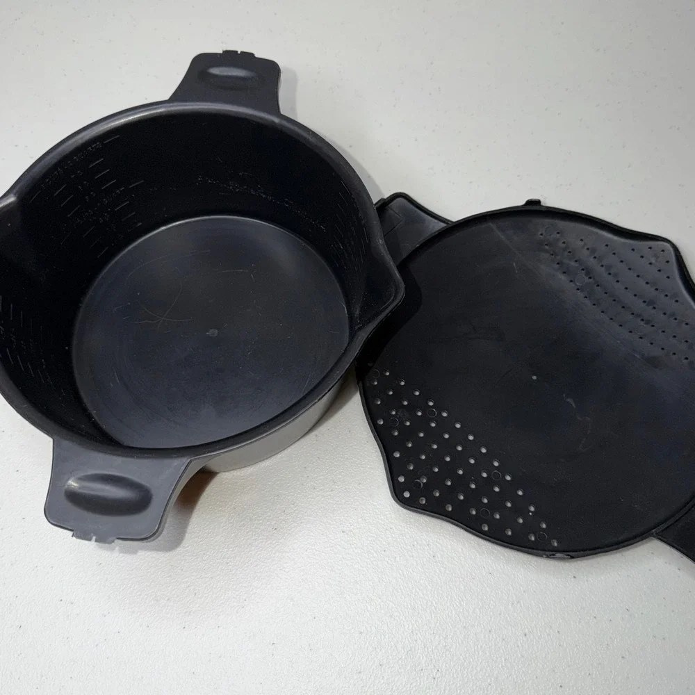 Pampered Chef Micro Cooker Microwave Steamer Large 8 Cup 2 Quart 2778 Black